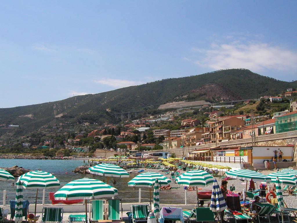 Villa Emma Ospedaletti Buitenkant foto
