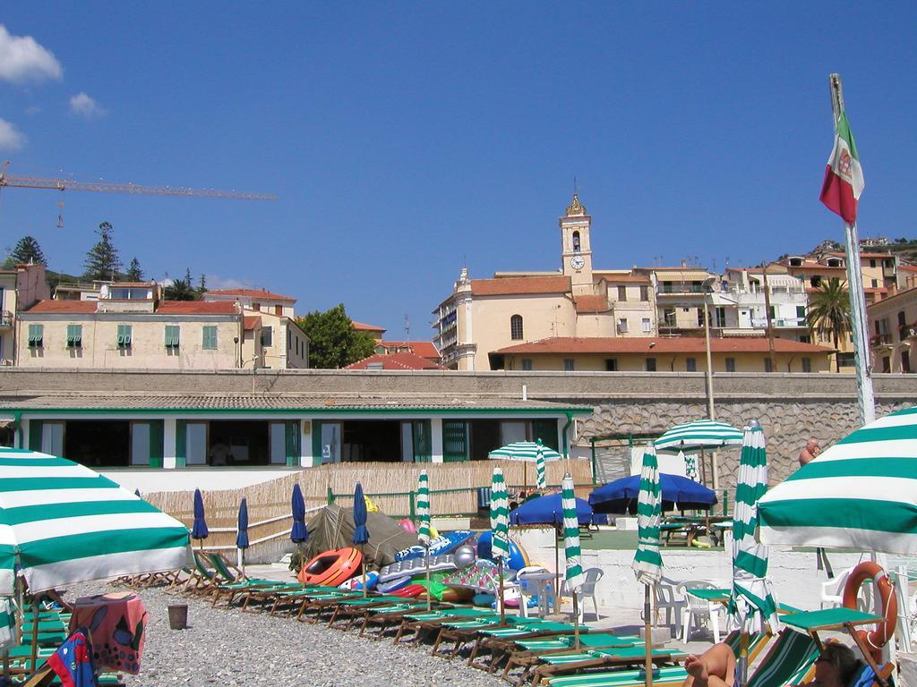 Villa Emma Ospedaletti Buitenkant foto